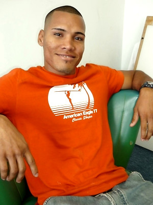 Hot gay album pics Muscular Roberto gets naked and strokes