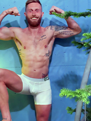 Gay sex pics with Straight Hairy Hunk Cameron Wanked in a Hot Tub & his Big Hard Uncut Cock Shoots a Load of Cum!