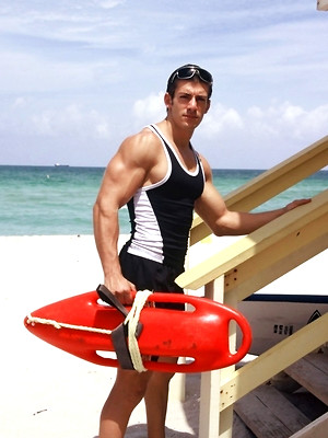 Gay sex pics with Sexy Zack Johnathan shows off his body on the beach