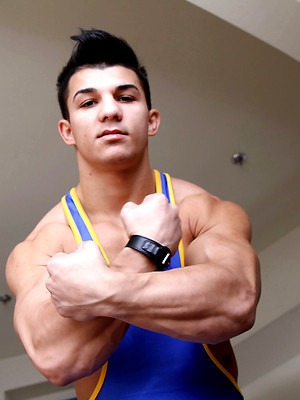 XXX gay photos of Big Muscles in Lycra - John Pavel