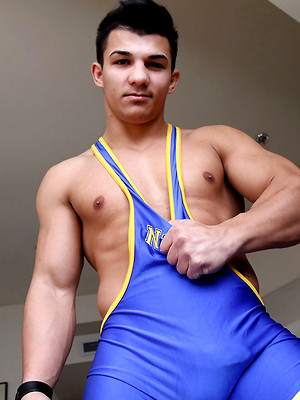 Free gay porn pics with Big Muscles in Lycra - John Pavel