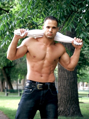 Free gay porn pics with Victor Lucca poses outdoors and in a bed