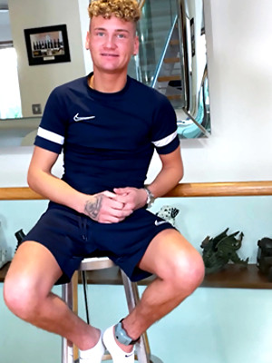 Twinks xxx pics - Young Slim & Blond Lad gets his Uncut Cock Wanked & he Shoots Cum all over his Abs!