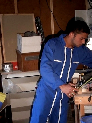 Hot twinks porn pics - Lustful gay amateurs Diego Delavega & Sunny Blue fuck in the workshop