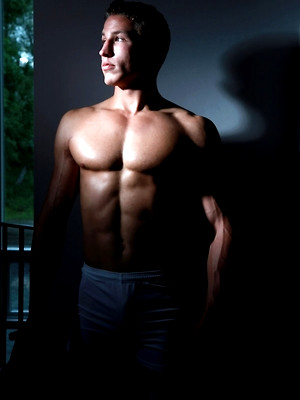 Free gay porn pics with big sportive muscular guy