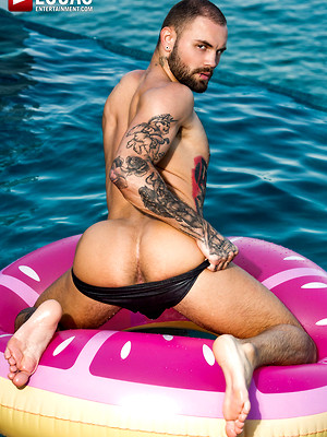 Gay porn pics Drake Rogers sucks and fucks with Jeffrey Lloyd