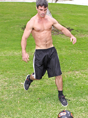 Gay male in Muscle athlet Daniel plays football and strokes dick