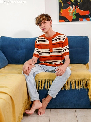 Twinks xxx pics - Sexy venezuelian boy Dylan Malik shows his ass