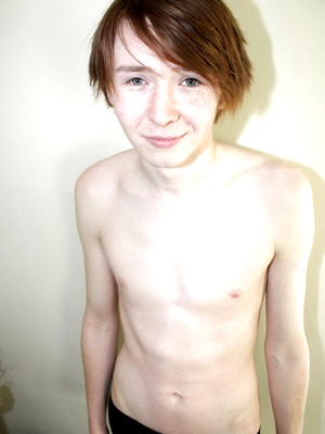 Free gay porn pics with Emo Twink Tommy 4