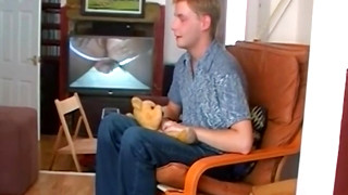 Free gay sex with European Dude Showing off his Hole and Jerking off