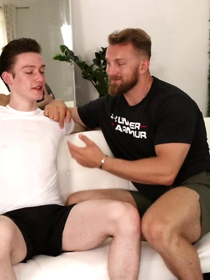 Hot gay sex pics with Big Bryce Beckett Meets Flexible Teen Kingsley Kross