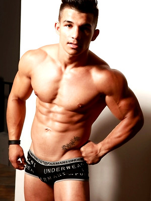 Gay porn pics strong muscular guy posing