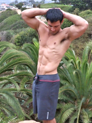 XXX gay photos of Muscle stud Raymond jacking off