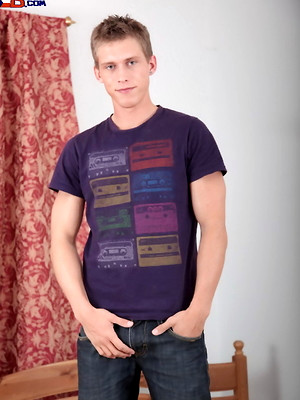 Hot boys nude photos - Cute european lad jerking off