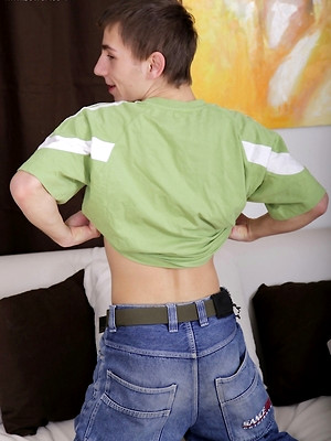 Hot twinks porn pics - Alois shows off hard abs while he jerks off.