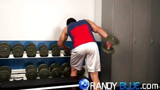 Check new gay sex scene with Darren Ramos workingout in the Gym