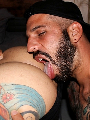 Free gay porn pics with Splay That Son'Bitch Out!