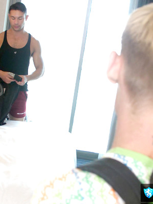 Hot gay sex pics with Traveling Thief