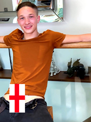 Cute uncut gay boys - Straight Young & Ripped Stud gets Wanked Outside & his Rock Hard Uncut Cock Explodes with Cum!