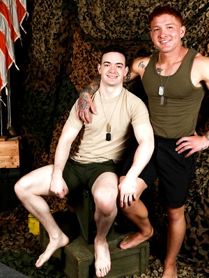 Gay pics of Private Cruze Takes King's Cock