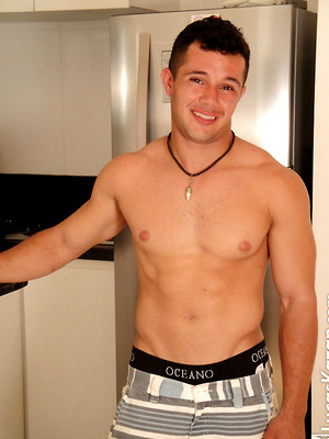 Free gay xxx pics with Isaque