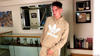 Check new gay sex scene with Young Horny Lad Flynn Wank his Massive Uncut Cock & Gets a Little Helping Hand & Shoots a Big load!