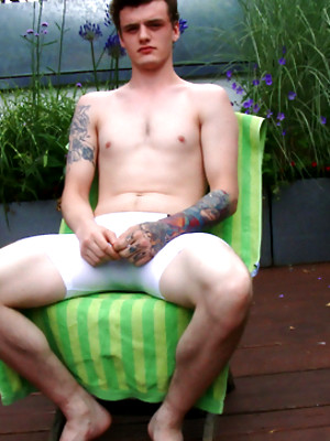 Hot twinks porn pics - Straight Young Boxer Kieran Wanks his Thick Uncut Cock & Shoots his Load!