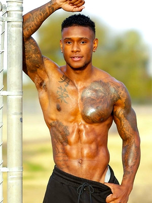XXX gay photos of Juicy New Stud Calvin Beckham Shows Off His Favorite Muscle!