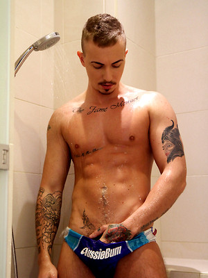 Free gay xxx pics with It's shower time for the sexy Hungarian Dave Circus