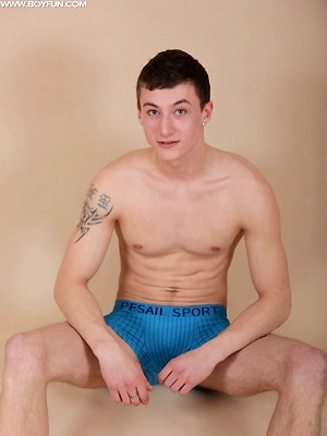 Gay boys pics - Cute tattooed boy Robin Hunter busts his nut.