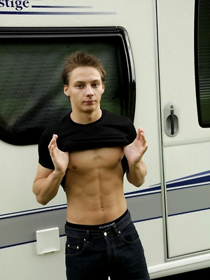 Twinks xxx pics - Gorgeous Lee Foxx jerks off outside of his camper.