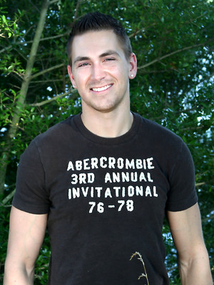 Free gay porn pics with Wade strokes dick