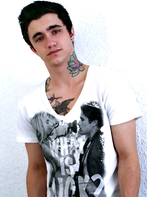 Hot boys nude photos - Jake Bass Gets a Facefull