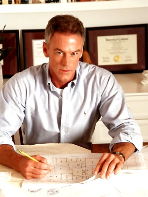 Gay sex pics with Muscled mature hottie Robert