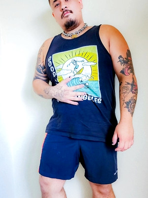 Gay sex pics with Neon Pup