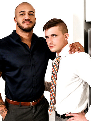 Hot twinks porn pics - Muscled Jason Vario fucks young real estate agent Jake Porter in the ass