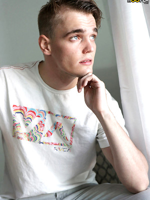 Gay porn pics Dylan Cover Jerks Big Cock