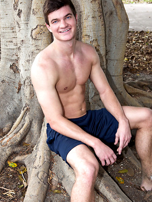 Free gay porn pics with Ross shows his dick