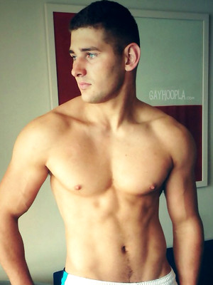 Gay porn pics Max Summerfield Feature