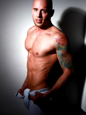 Free gay porn pics with Mr Royal Strip famous dutch stripper