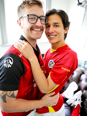 Hot twinks porn pics - Luc Dean is back and giving it to our cute mate Andy