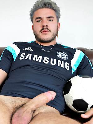 XXX gay photos of Our handsome mate Zak Bray is back getting naked