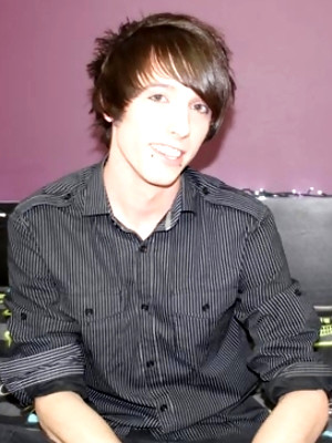 Hot gay sex pics with Gorgeous Emo Tantrum Desire Solo