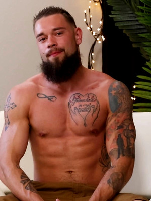 XXX gay photos of Bad Boy, Big Heart! Brodie Graves Opens Up To The Fans!