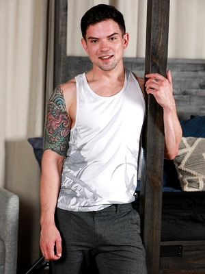 Gay male in Inked gay hottie Dakota Payne screws feminine boy Alex Tate on the bed