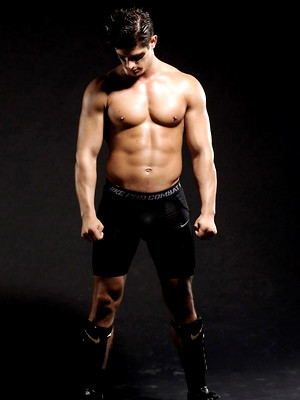 Hot gay sex pics with Maarten posing in studio Amsterdam