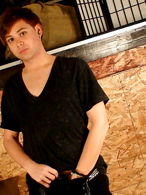 Gay pics of Emo twink plays with his cock