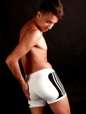 Hot twinks porn pics - Sully  from spain posing nude in Hollanda