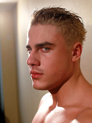 Gay porn pics Blond muscle man Rambler Canon naked