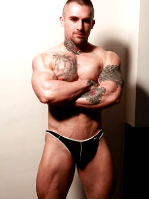 Gay sex pics with Carlos bodybuilder